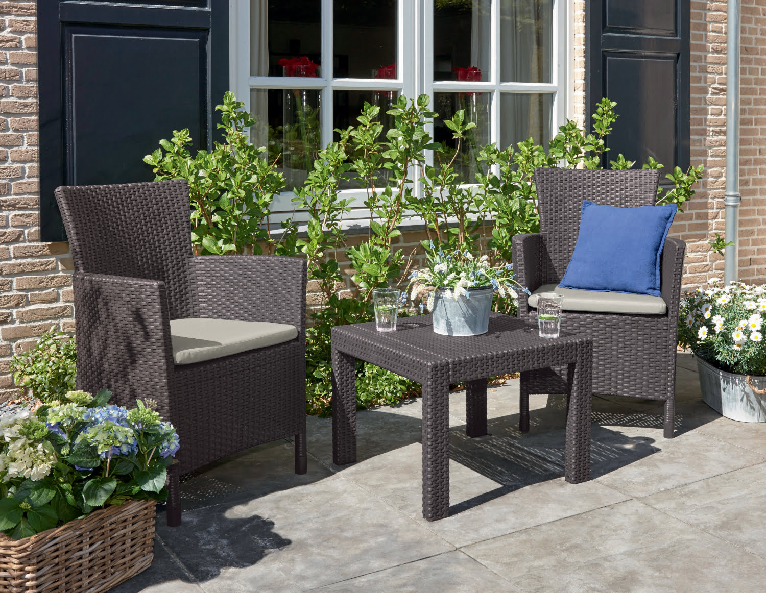 Aranżacja kompaktowego zestawu mebli ROSARIO brąz