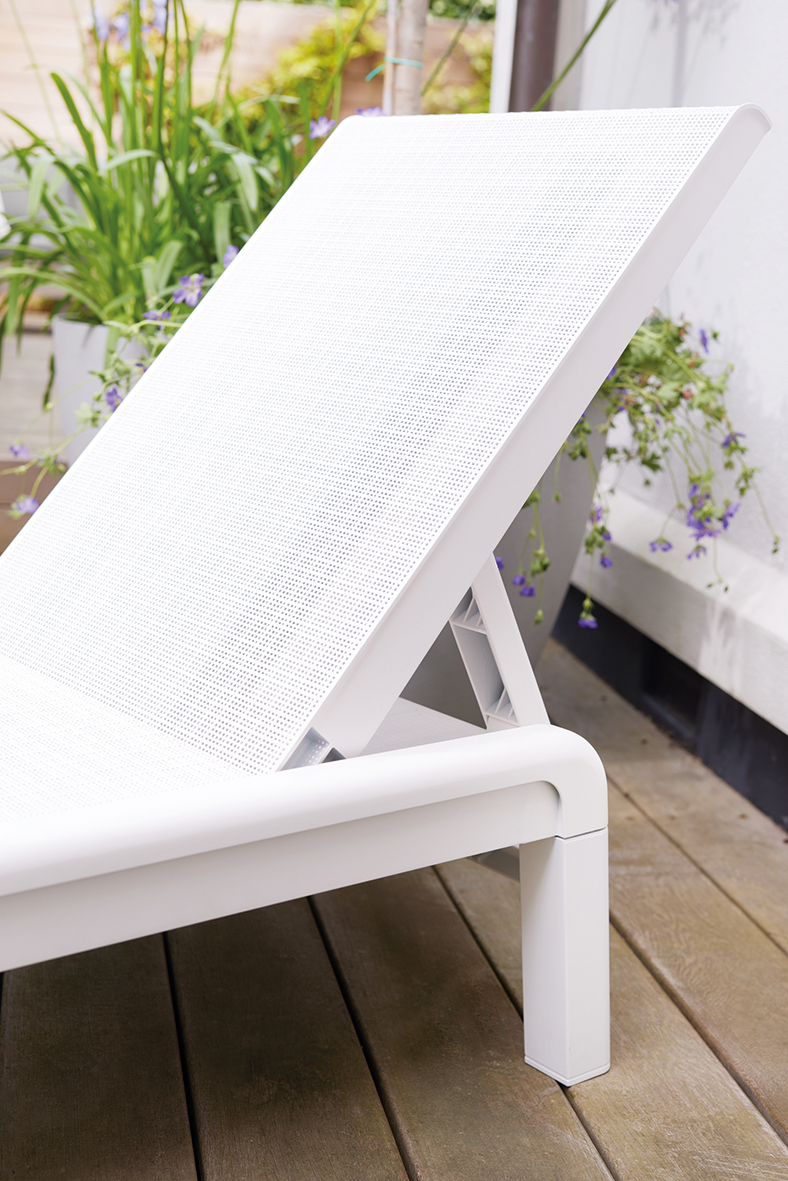 Leżak ogrodowy Keter Mallorca biały – składany, wygodny i odporny na warunki atmosferyczne - obrazek 9