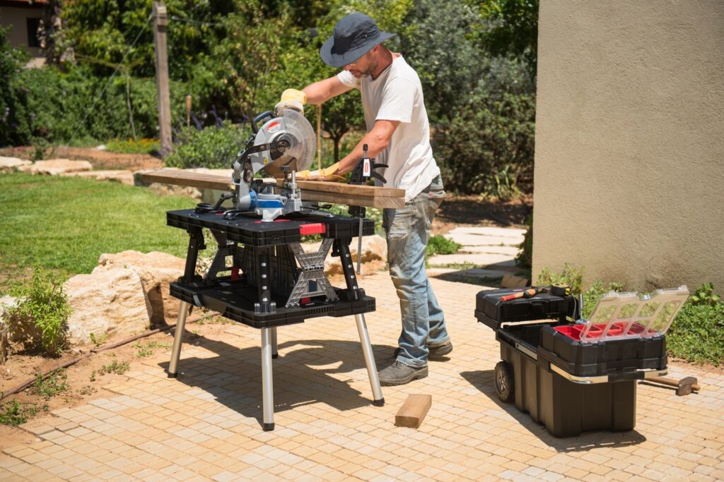 Stół warsztatowy przeznaczony nie tylko dla profesjonalistów, lecz także do użytku domowego.